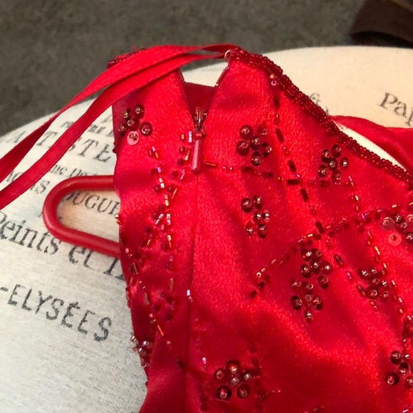 Red strapless evening gown size 8 - Picture 6 of 8